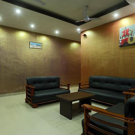 Hotel Parshuram Гувахати Екстериор снимка