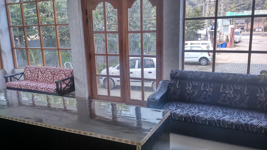 Hotel Parshuram Гувахати Екстериор снимка
