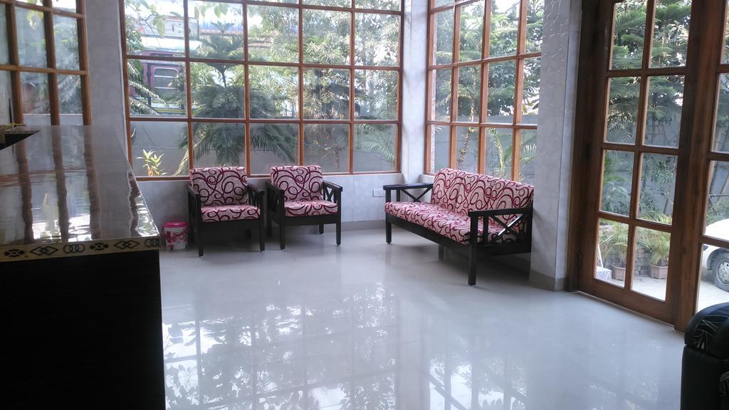 Hotel Parshuram Гувахати Екстериор снимка