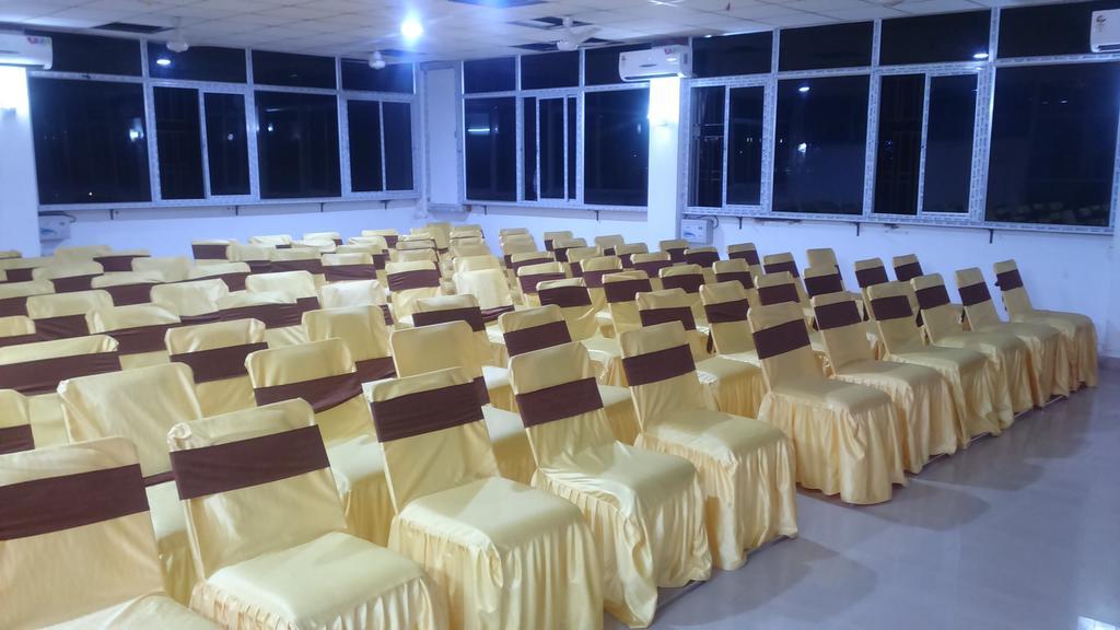 Hotel Parshuram Гувахати Екстериор снимка