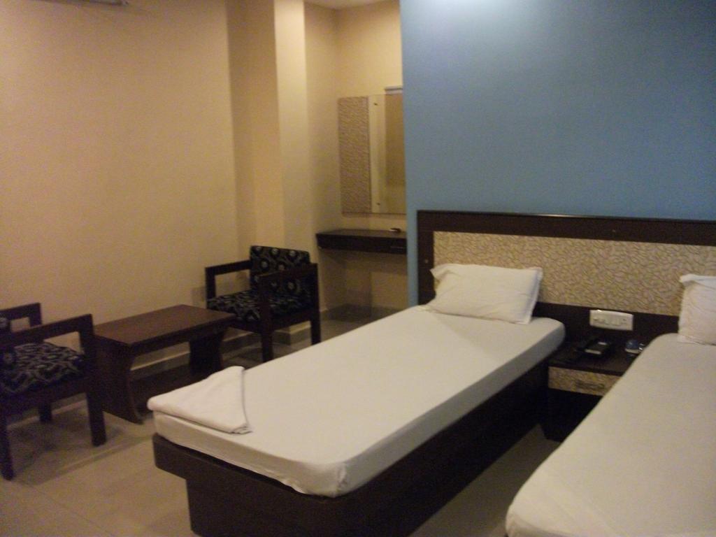 Hotel Parshuram Гувахати Екстериор снимка