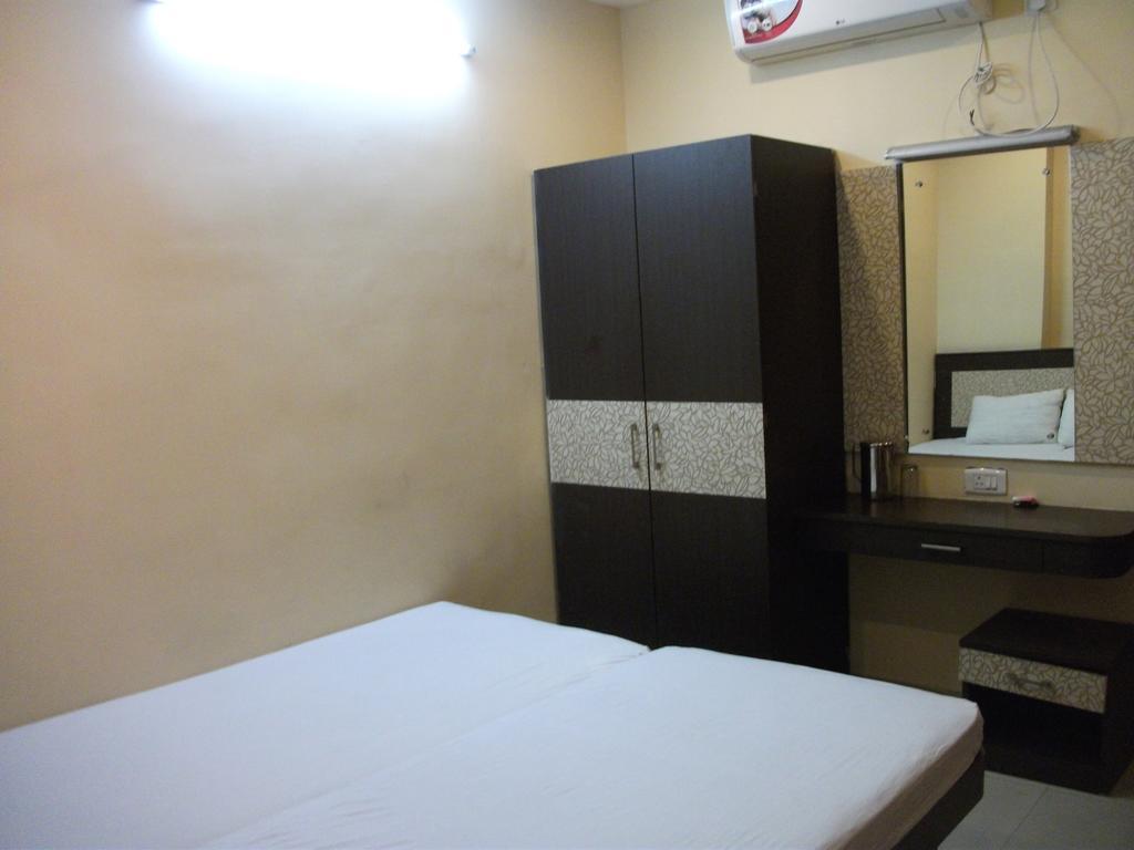 Hotel Parshuram Гувахати Екстериор снимка