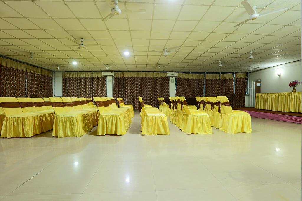 Hotel Parshuram Гувахати Екстериор снимка