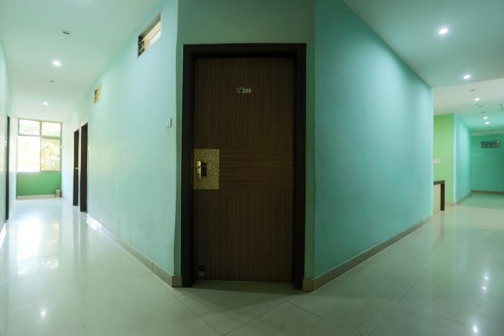Hotel Parshuram Гувахати Екстериор снимка