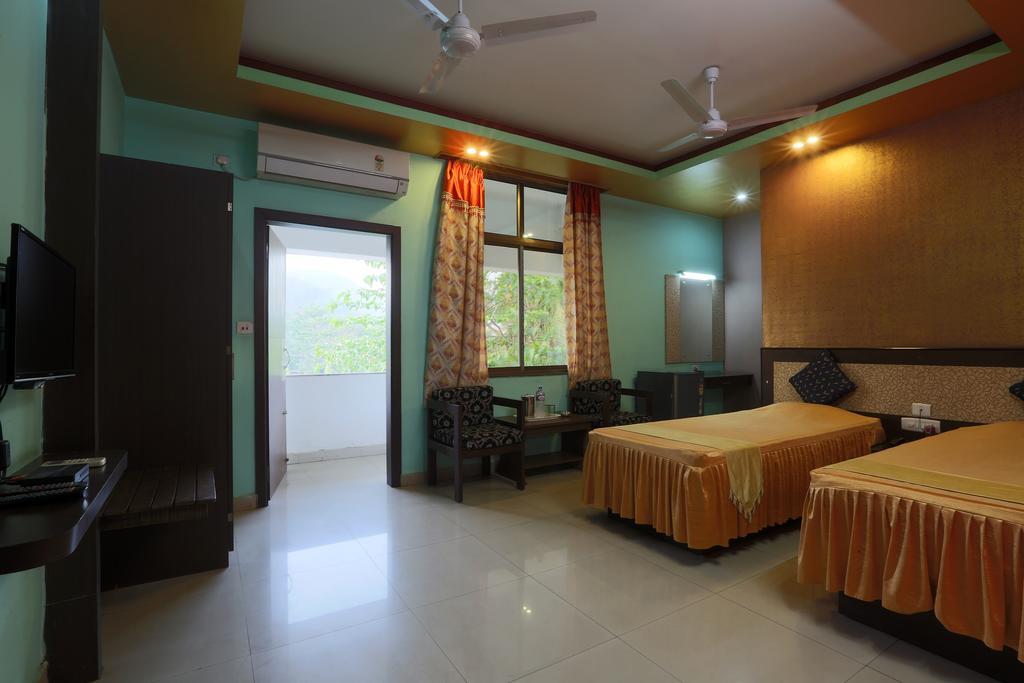 Hotel Parshuram Гувахати Екстериор снимка