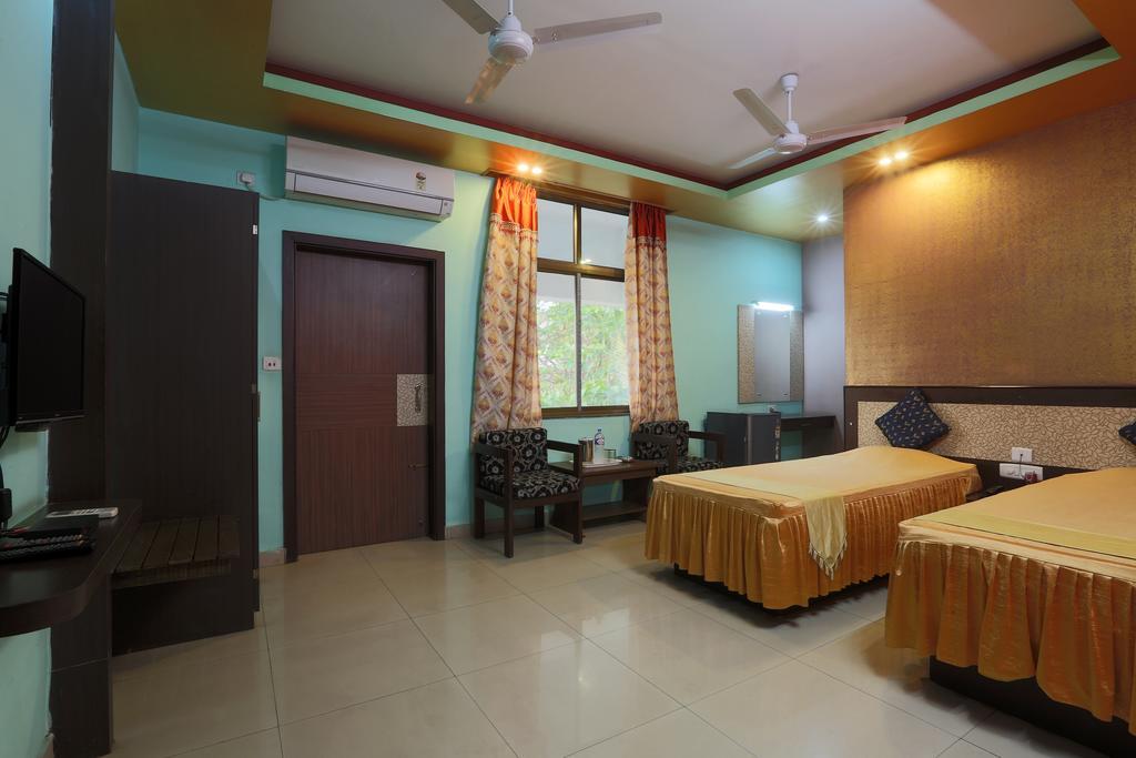 Hotel Parshuram Гувахати Екстериор снимка