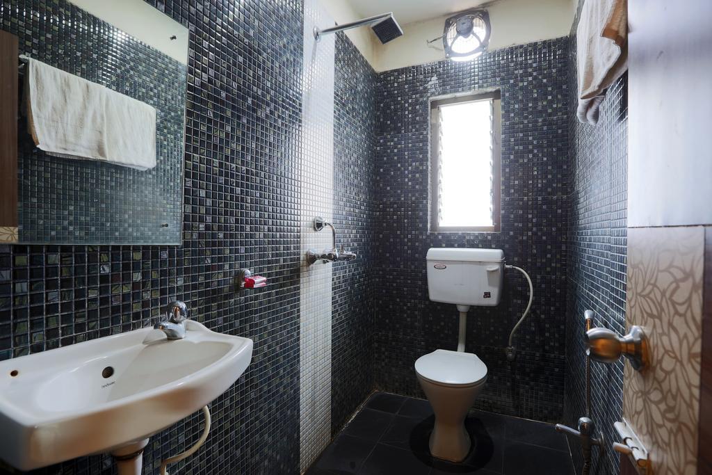 Hotel Parshuram Гувахати Екстериор снимка