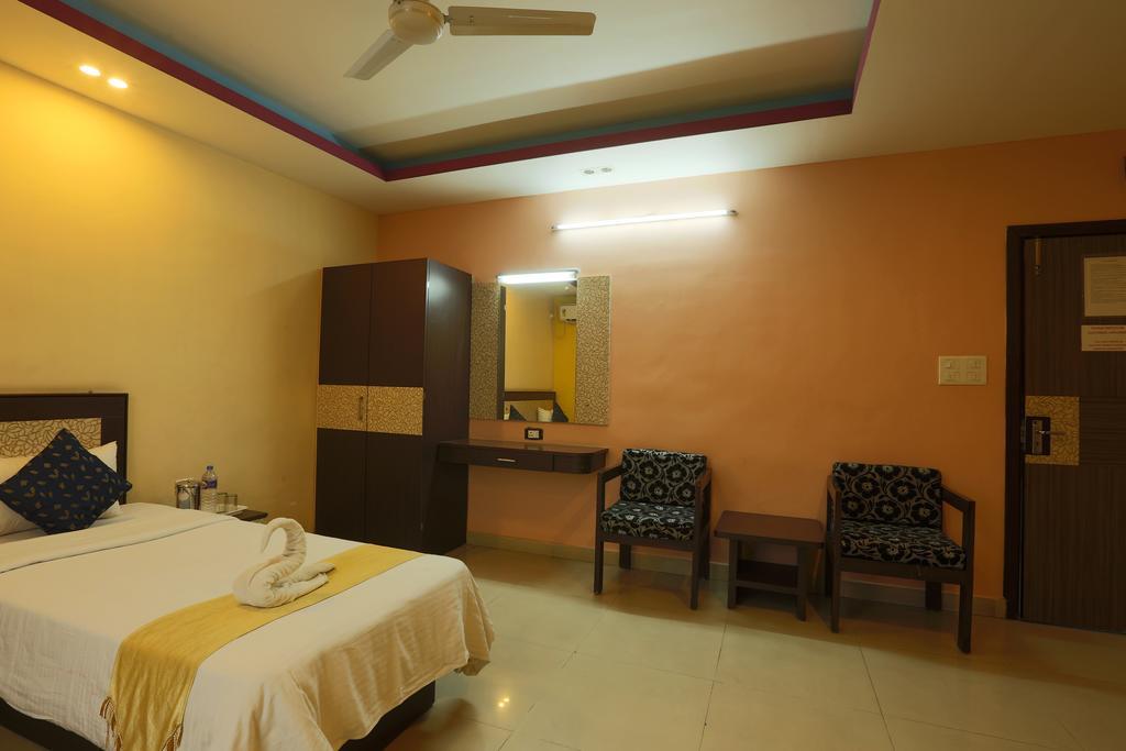 Hotel Parshuram Гувахати Екстериор снимка